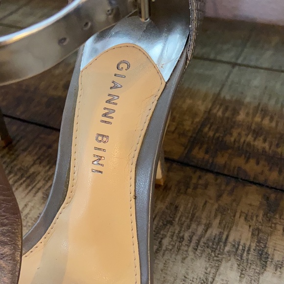 Gianni Bini T strap heels - Picture 5 of 8